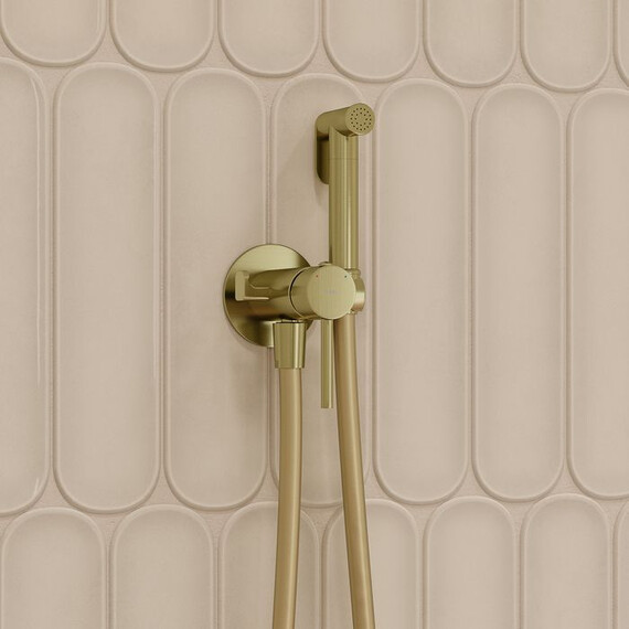 Набор для гигиенического душа Iddis Axes 005MGR0i08, золото матовое - фото 4