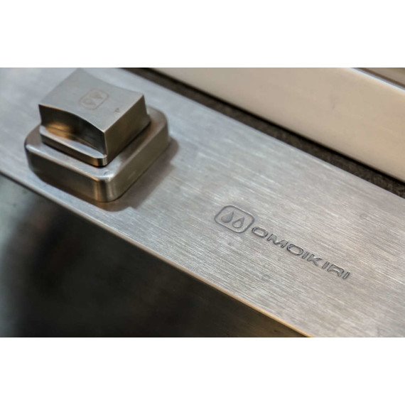 Кухонная мойка Omoikiri AKISAME 59-IN (4973055) 1,2 мм, нержавеющая сталь, Цвет производителя: нержавеющая сталь матовая - фото, картинка 4 Кухонная мойка Omoikiri AKISAME 59-IN (4973055) 1,2 мм, нержавеющая сталь, Цвет производителя: нержавеющая сталь матовая - фото 4