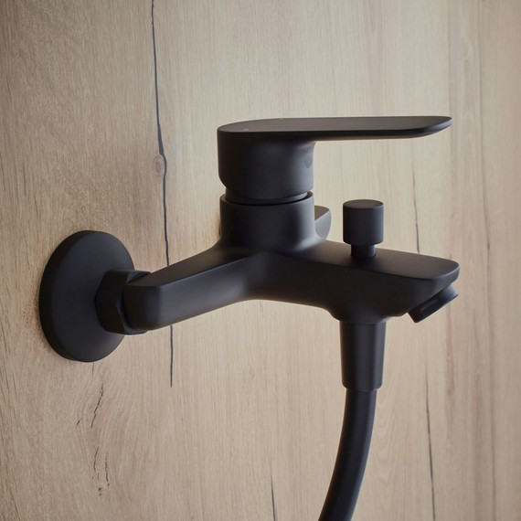 Набор смесителей 3 в 1 для ванны с коротким изливом Jacob Delafon Oscar E29845RU-BL, черный матовый - фото, картинка 3 Набор смесителей 3 в 1 для ванны с коротким изливом Jacob Delafon Oscar E29845RU-BL, черный матовый - фото 3