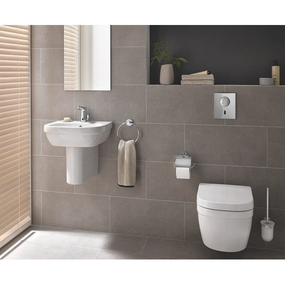 Унитаз подвесной безободковый Grohe Euro Ceramic 39206000 - фото, картинка 4 Унитаз подвесной безободковый Grohe Euro Ceramic 39206000 - фото 4